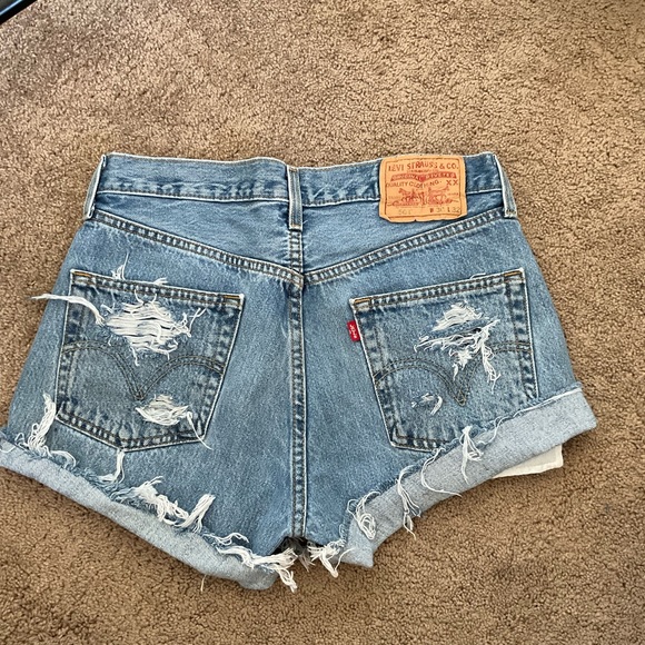 LEVI SHORTS - Picture 2 of 3